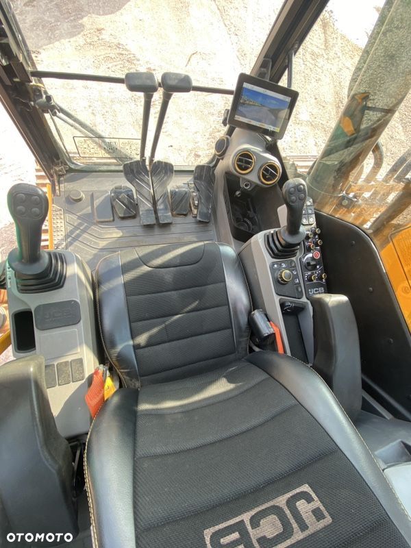 JCB 220 XLC - 13