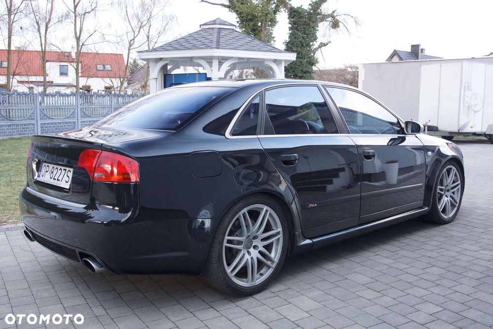 Audi RS4 Limousine - 11