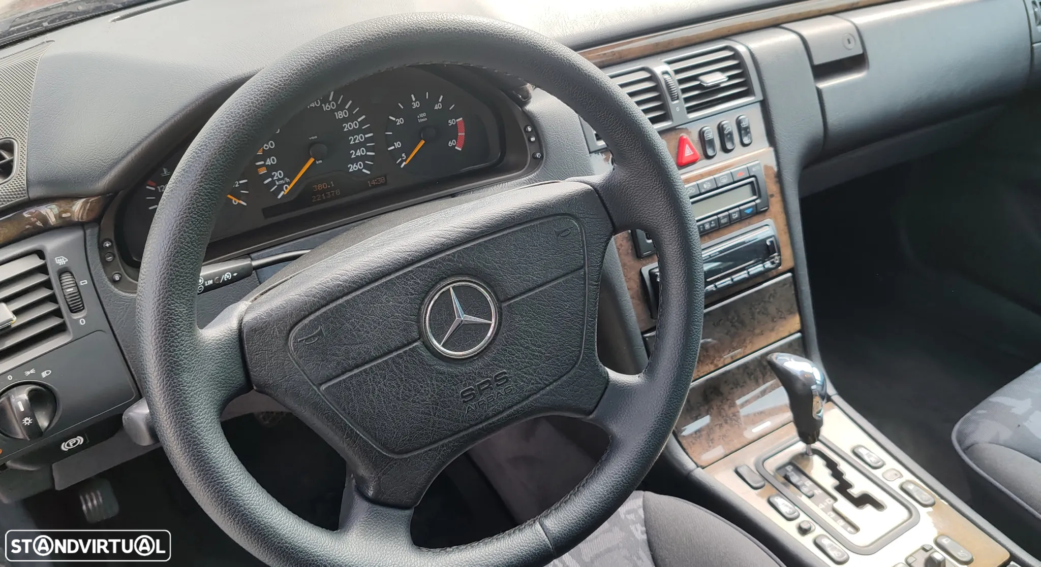 Mercedes-Benz E 300 TD Classic - 10