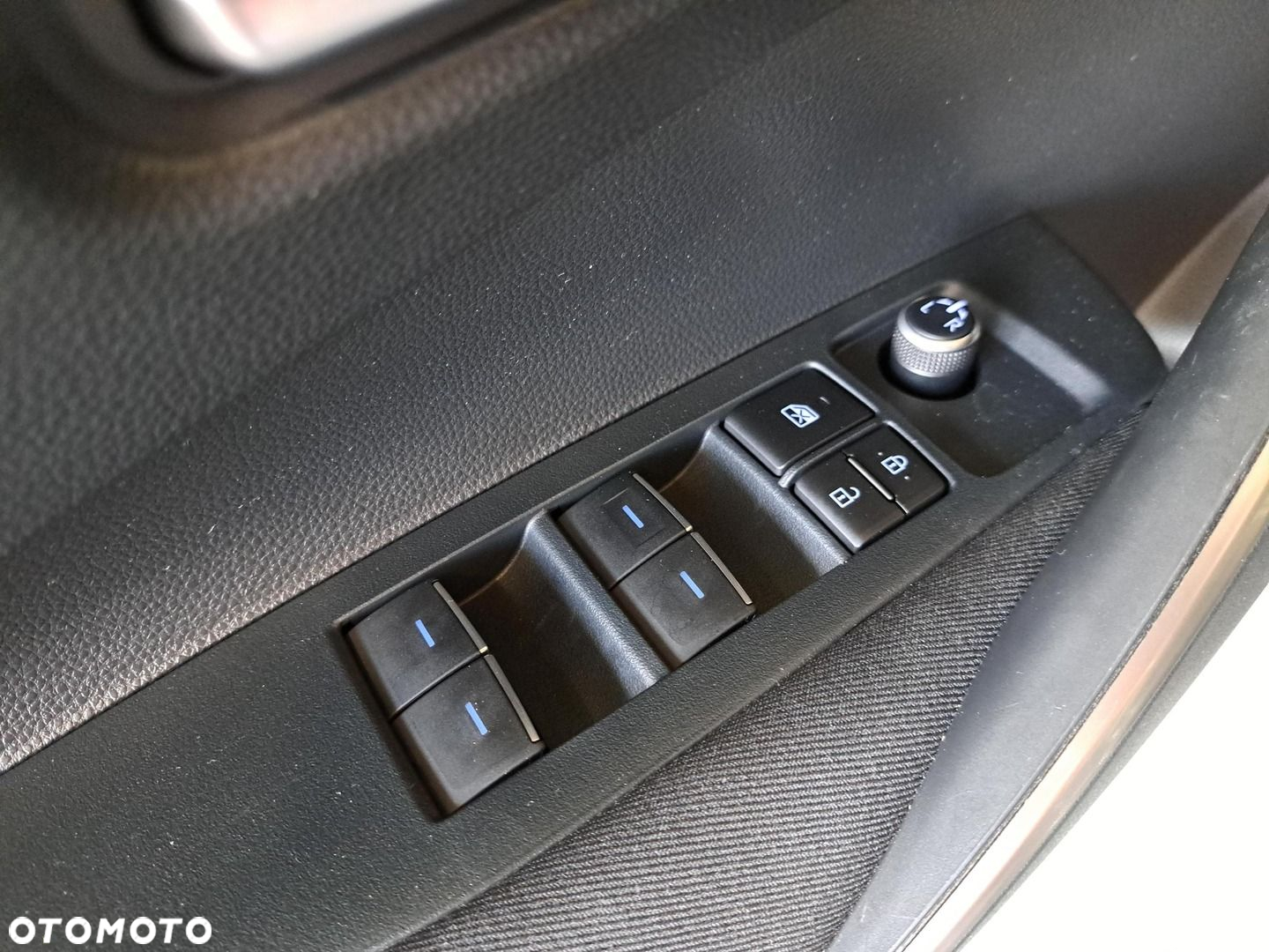 Toyota Corolla - 30
