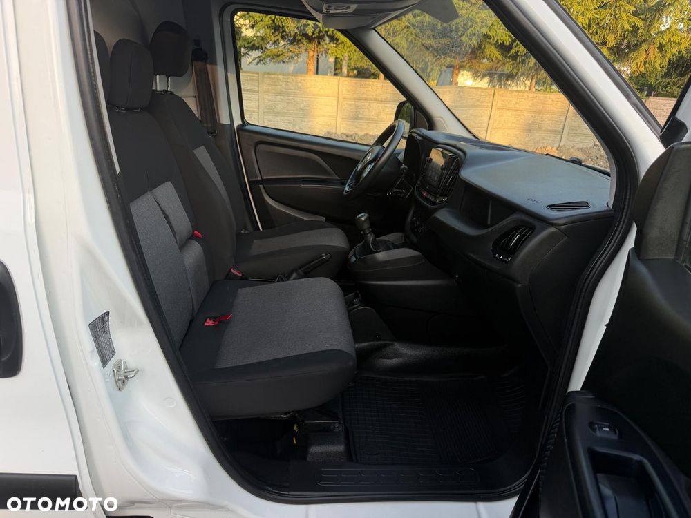 Fiat DOBLO / 1.6D / FV23% / NAJBOGATSZA WERSJA / 3 OSOBOWY / NAVI / CARPLAY - 14