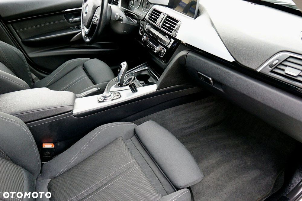 BMW Seria 3 318i Sport Line - 18