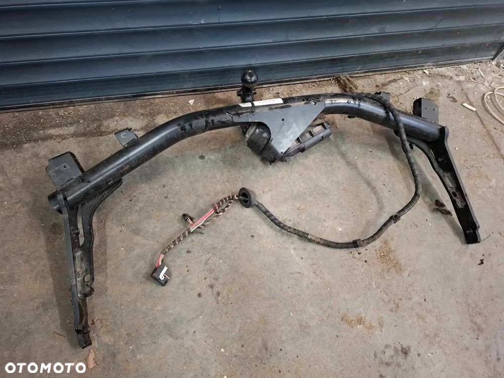 HAK HOLOWNICZY ELEKTRYCZNY VW GOLF VIII KOMBI 5H9 5H9803881D  KOMPLETNY - 3