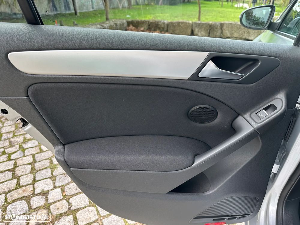 VW Golf 2.0 TDi BlueMotion Edition - 25