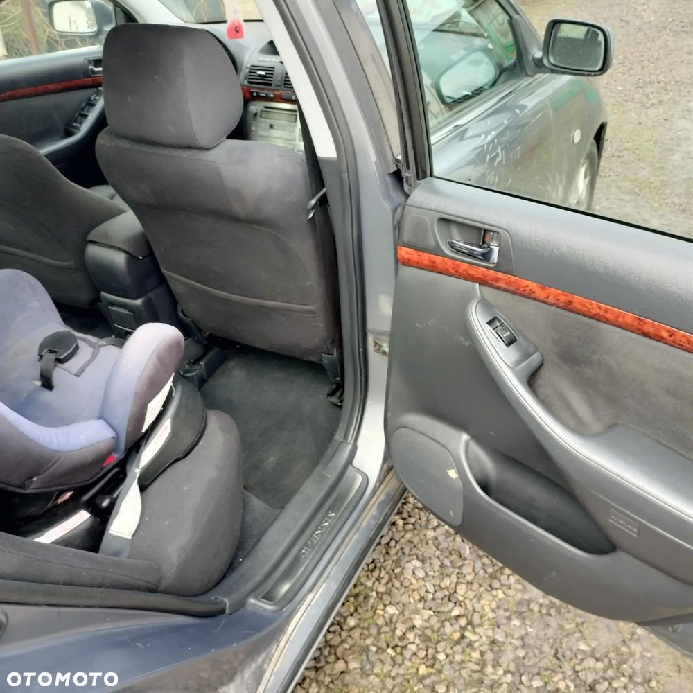 Toyota Avensis - 7