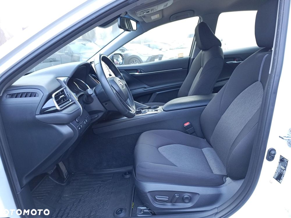 Toyota Camry 2.5 Hybrid Comfort CVT - 23