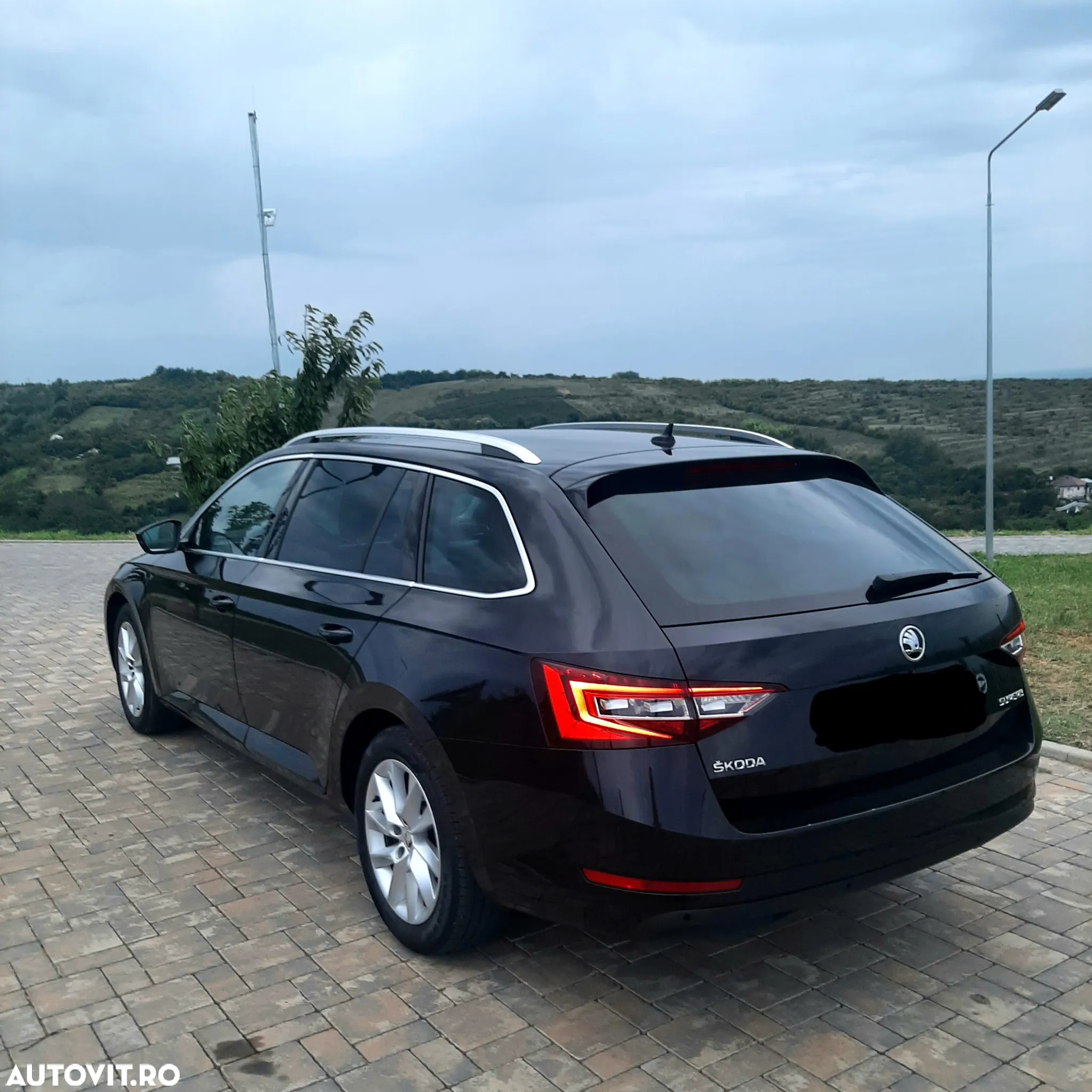 Skoda Superb 2.0 TDI DSG Style - 4