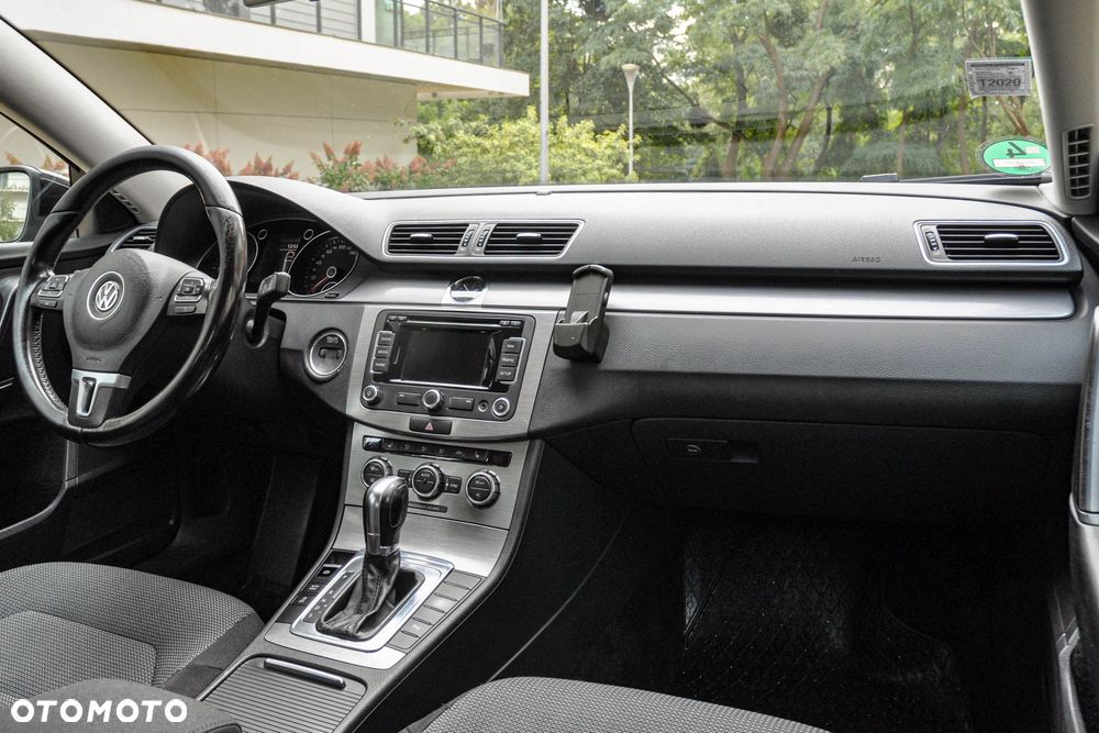 Volkswagen Passat - 11