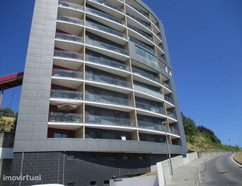 Apartamento em Covilhã, Santa Maria - Grande imagem: 2/12