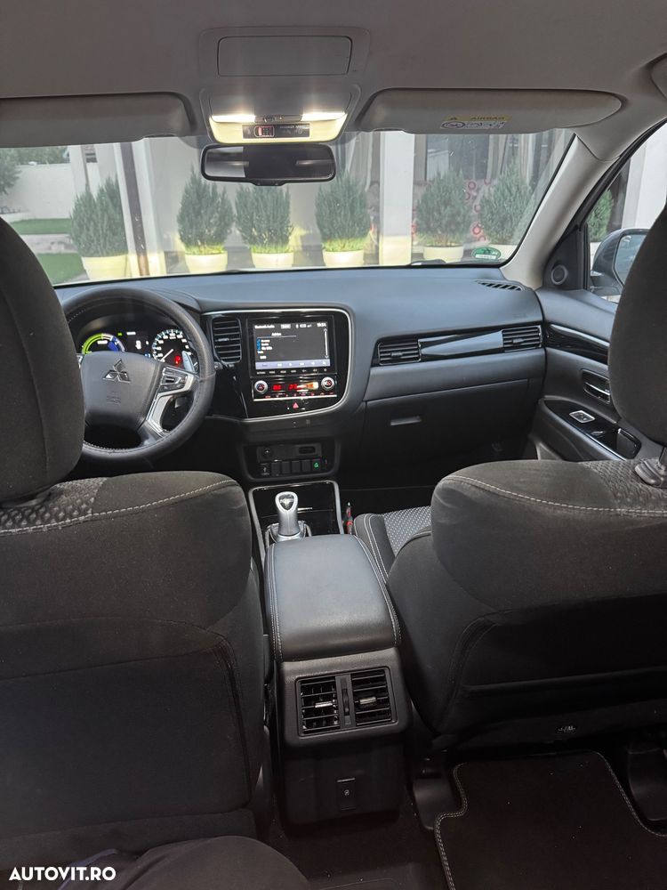 Mitsubishi Outlander PHEV 2.4 L 4X4 Intense - 8