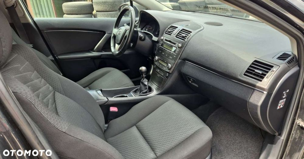 Toyota Avensis - 8