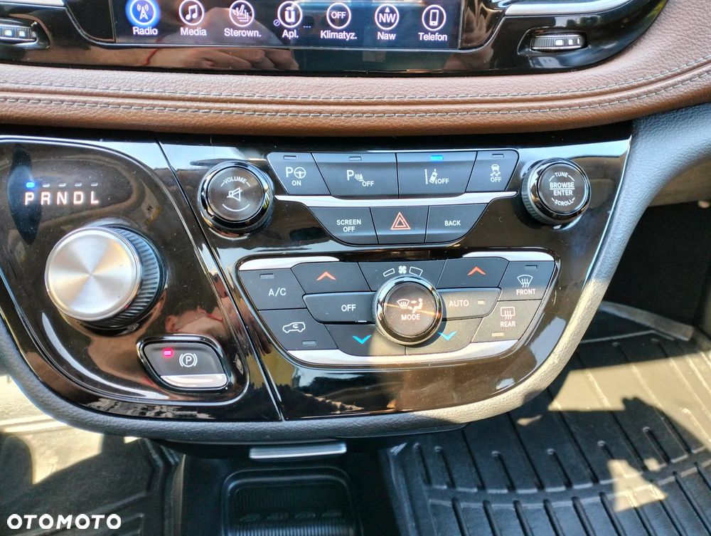 Chrysler Pacifica - 10