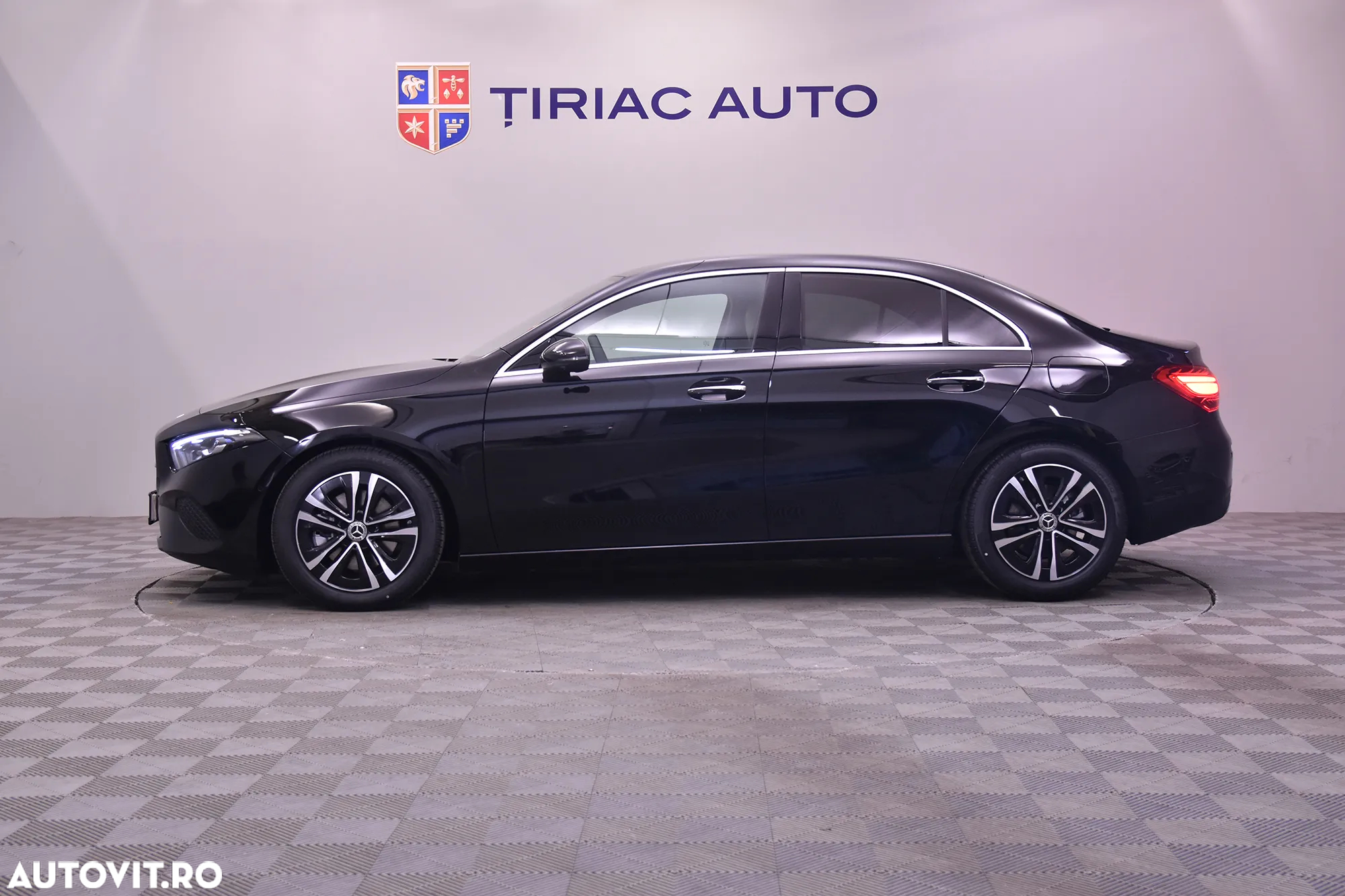 Mercedes-Benz A 220 4MATIC MHEV 8G-DCT Sedan - 2