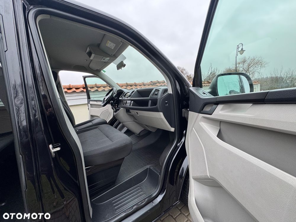 Volkswagen Multivan - 32