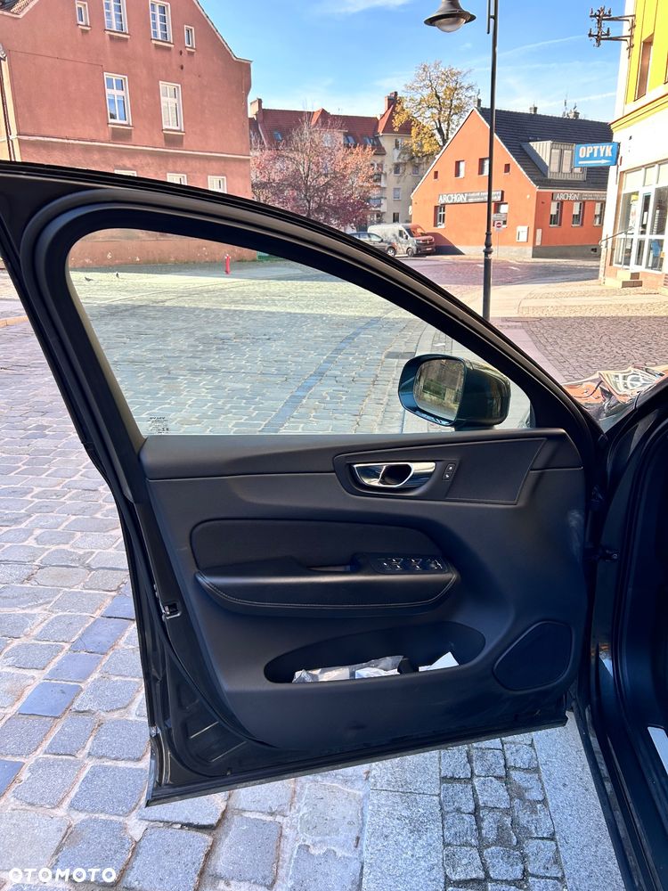 Volvo XC 60 B5 D AWD Momentum Pro - 23