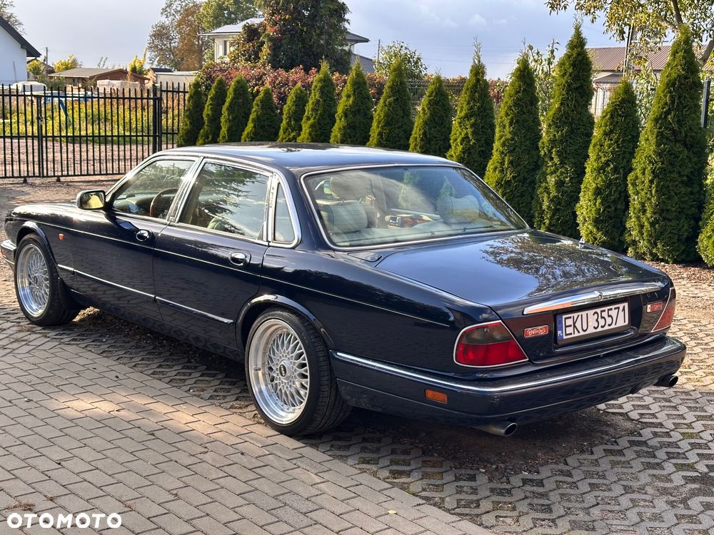 Jaguar XJ - 4