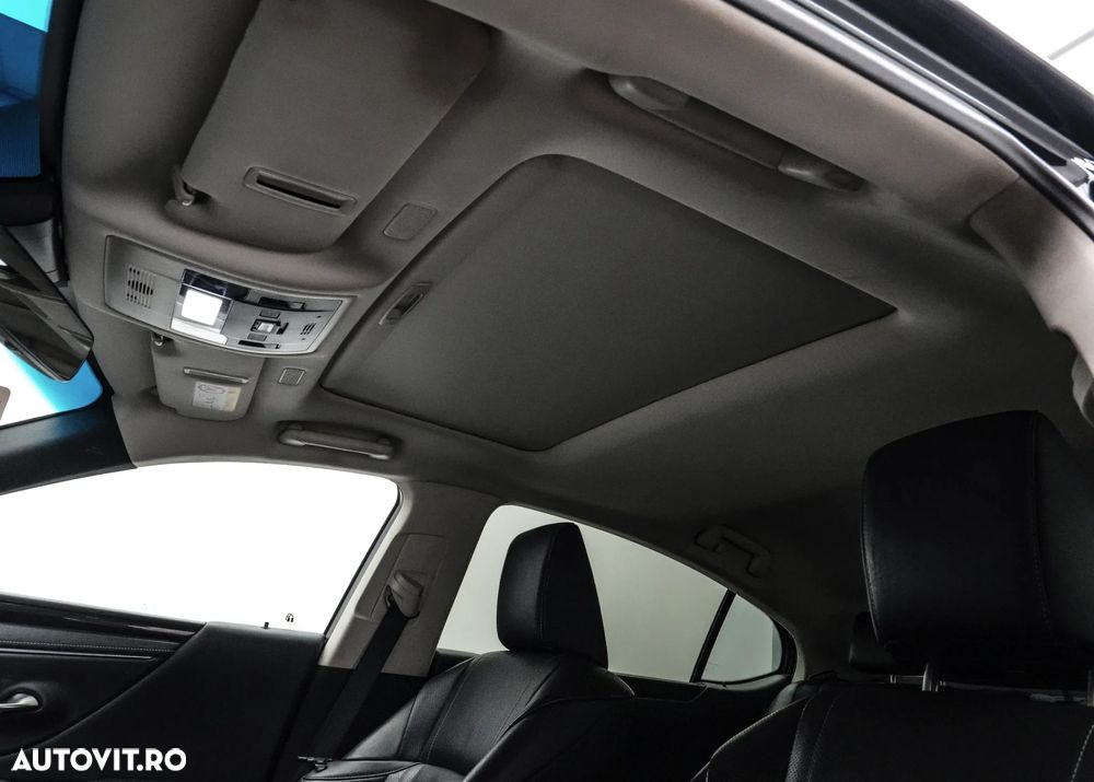 Lexus Seria ES 300h 2.5 TNGA HV 25H- 4X2 CVT Executive - 8