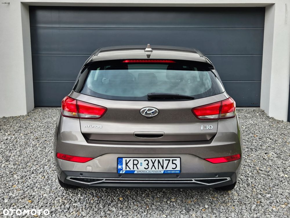 Hyundai i30 1.5 DPI Classic + - 5