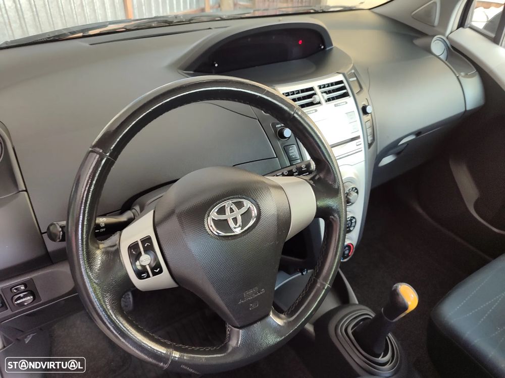 Toyota Yaris 1.0 VVT-i - 6