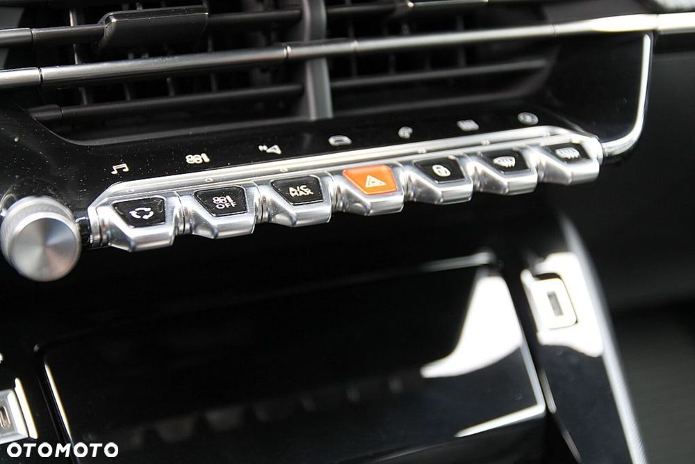Peugeot 2008 50kWh Allure - 33