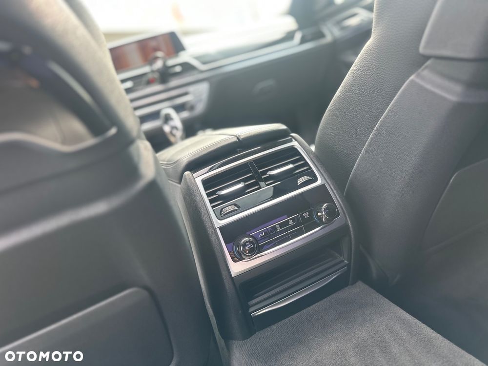 BMW Seria 7 740Li - 23