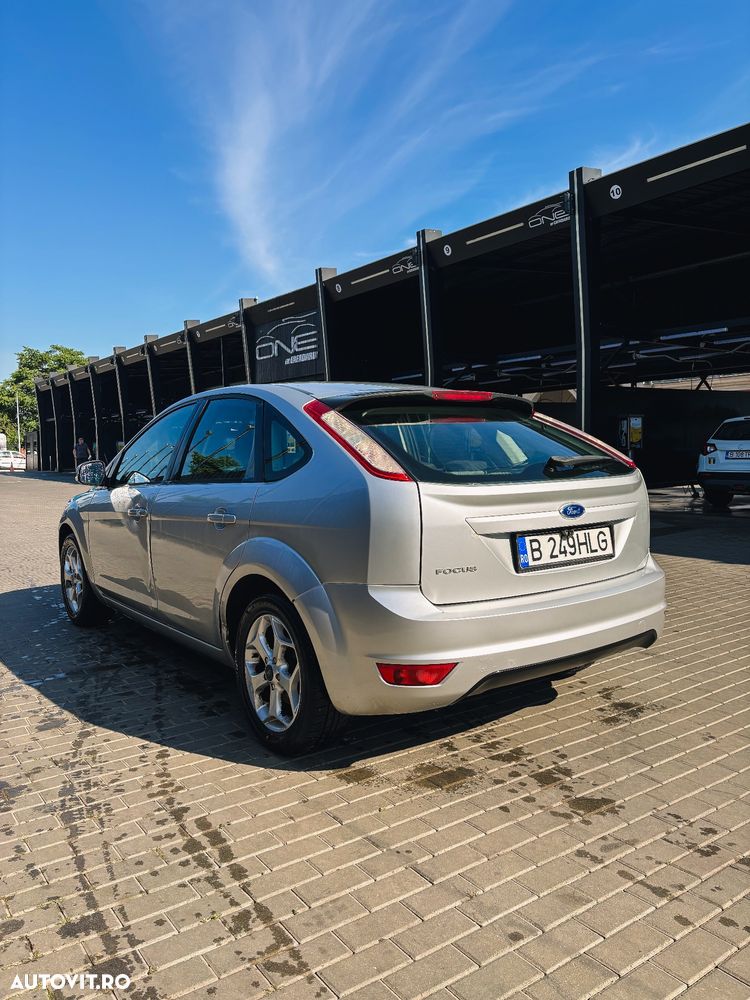 Ford Focus 1.6 Trend - 13