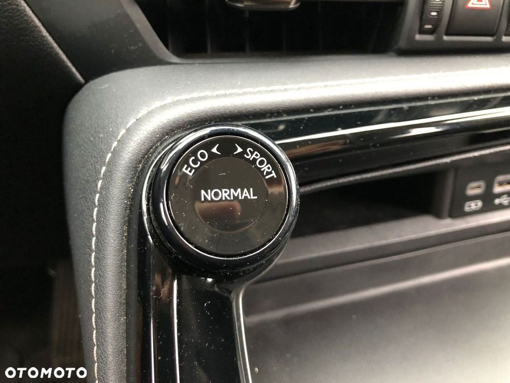 Lexus NX 350h Business AWD - 25