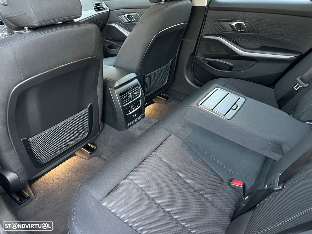 BMW 318 d Touring Auto - 9