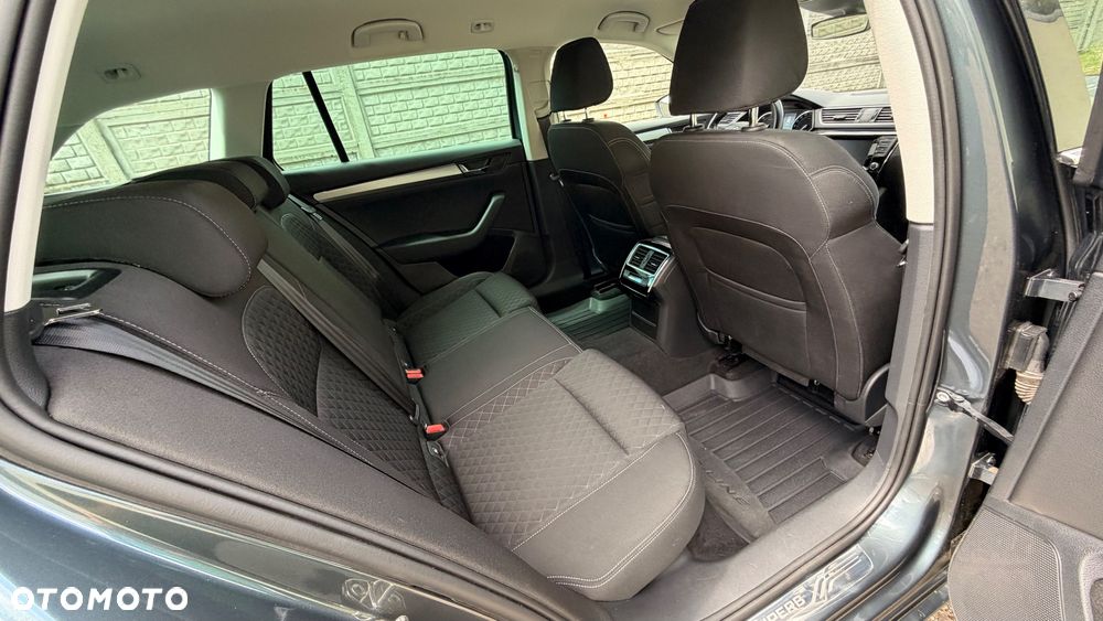 Skoda Superb 2.0 TDI Premium Edition - 38