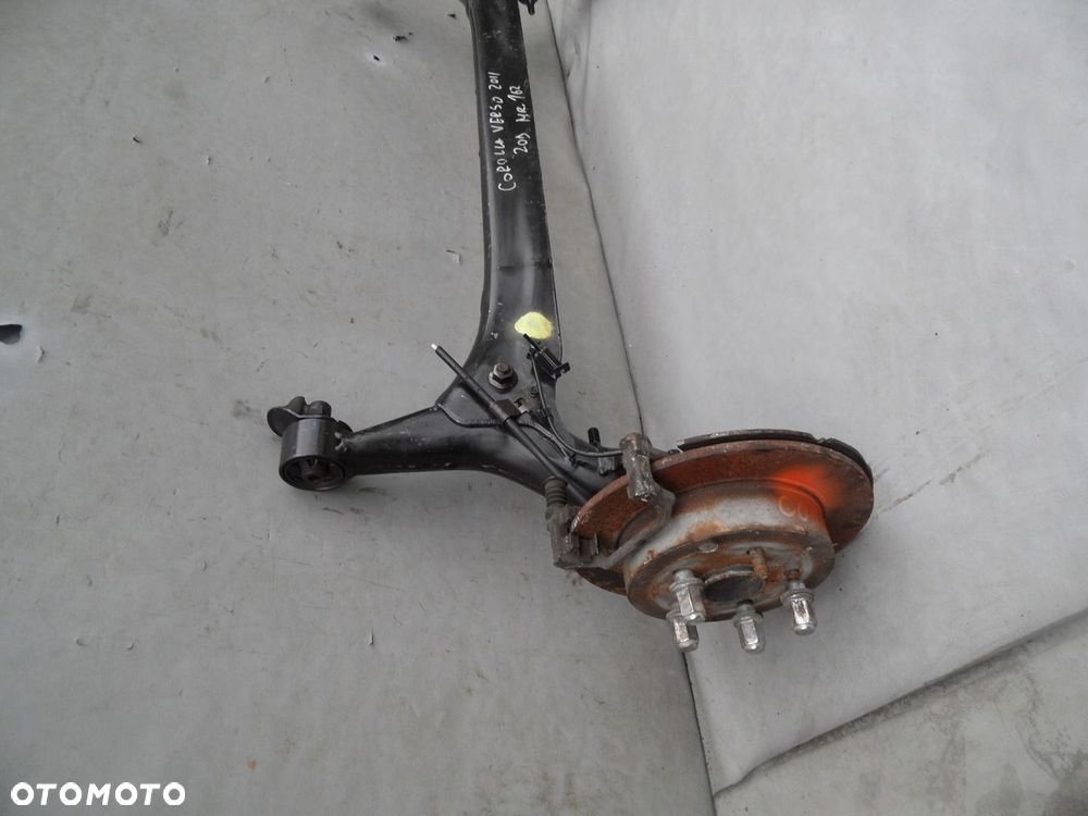 OŚ TYLNA BELKA ZAWIESZENIA TYŁ TOYOTA COROLLA VERSO 2011 IGŁA - 3