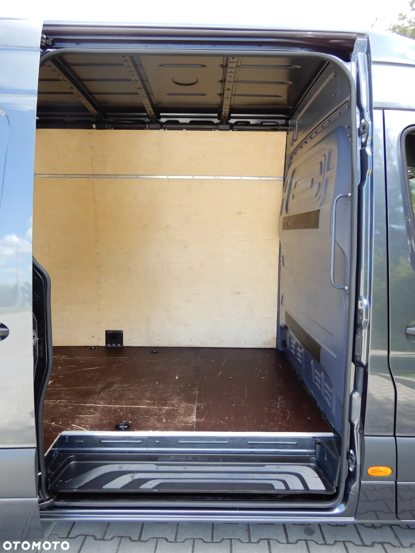 Mercedes-Benz Sprinter 319 CDI V6 3.0 CDI 190 KM 7G-Tronic Plus Ekstra Długi LONG Maxi+ 907 Furgon Blaszak Rozstaw Osi 4325 mm Full Opcja Stan Jak Nowy - 19