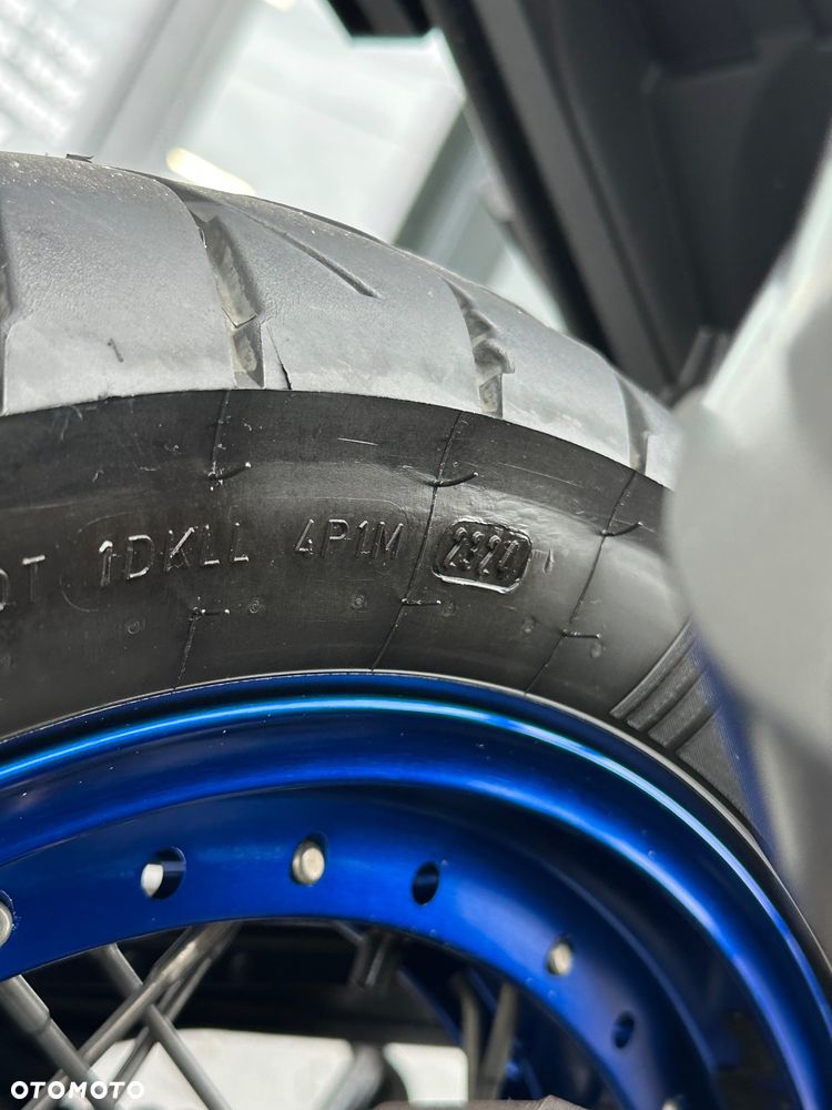 Suzuki V-STROM - 12