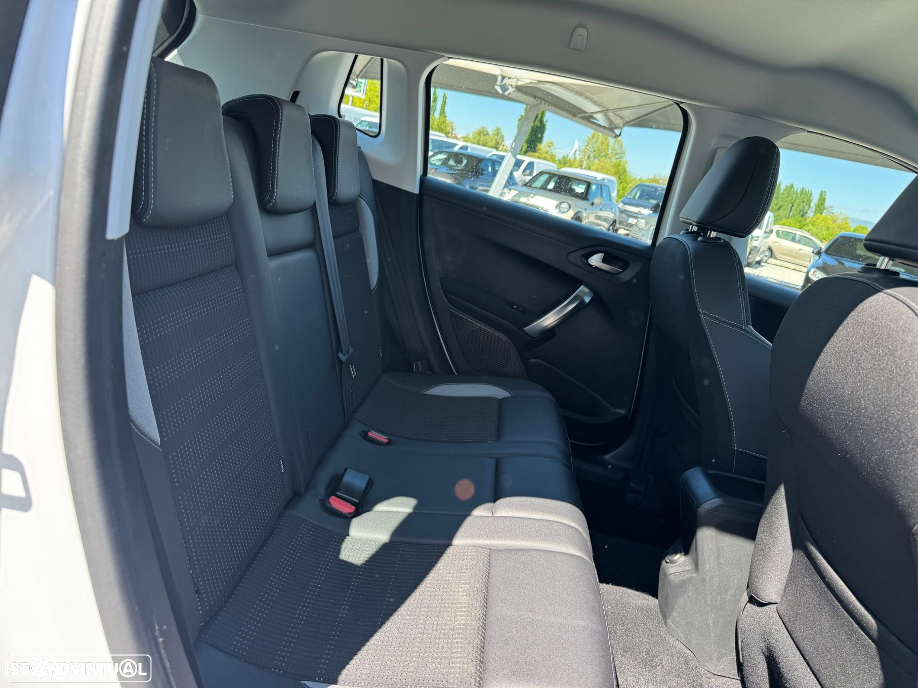 Peugeot 2008 1.2 PureTech Allure - 14