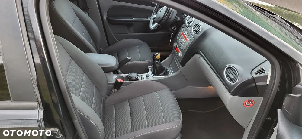 Ford Focus 1.8 Titanium - 16