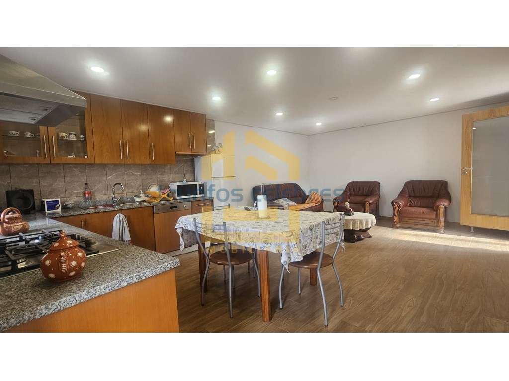 Moradia T3 Totalmente Renovada para Arrendamento - Parada, Vila do ... - Grande imagem: 3/18