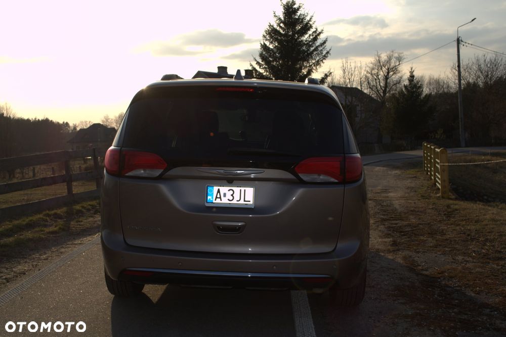 Chrysler Pacifica - 13