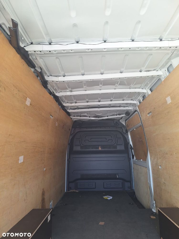 Mercedes-Benz Sprinter - 12