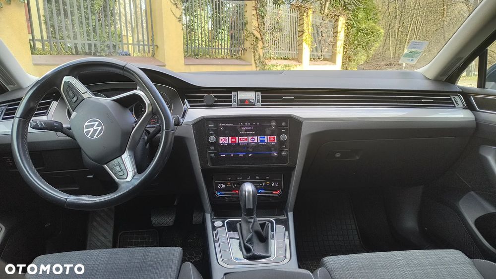 Volkswagen Passat - 4
