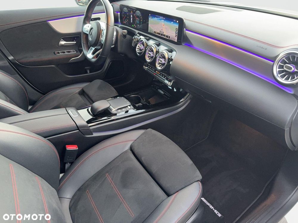 Mercedes-Benz CLA - 25