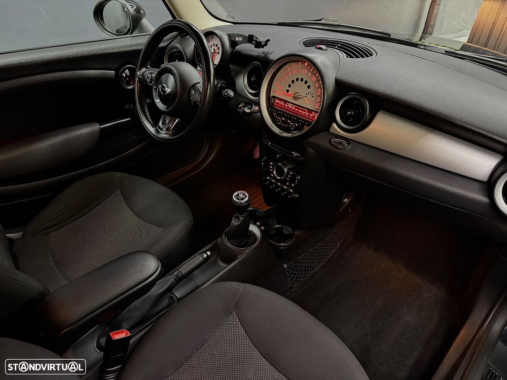 MINI 3 Portas Cooper D - 8