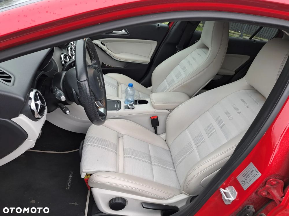 Mercedes-Benz GLA 180 d 7G-DCT Urban - 16