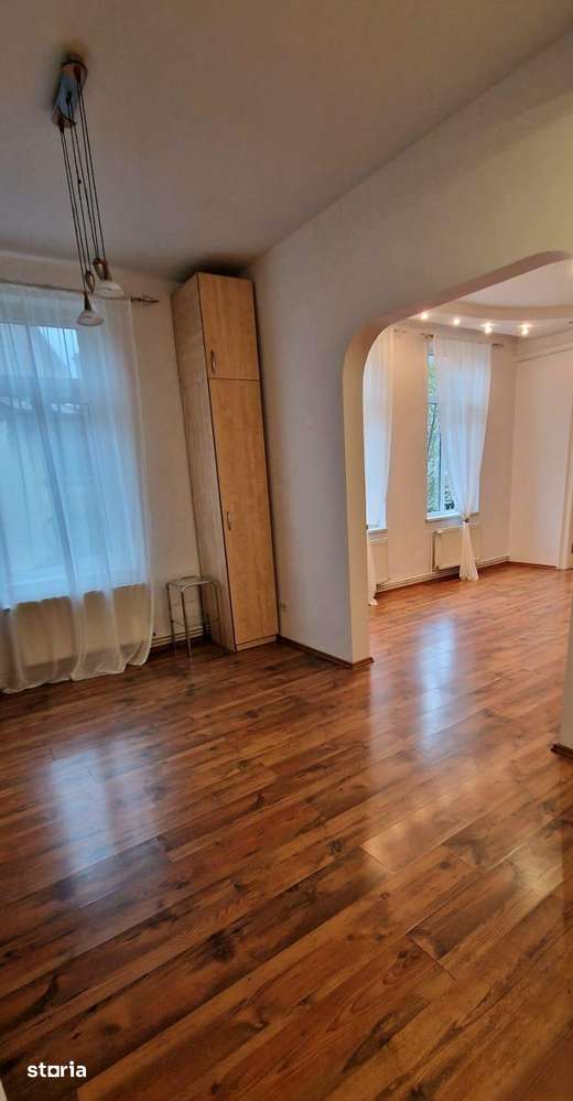Vanzare apartament trei camere transformate in doua vila Armeneasca - Imagine principală: 4/10