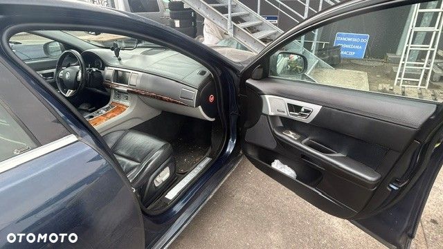 Jaguar XF 2.7 V6 D Luxury - 6