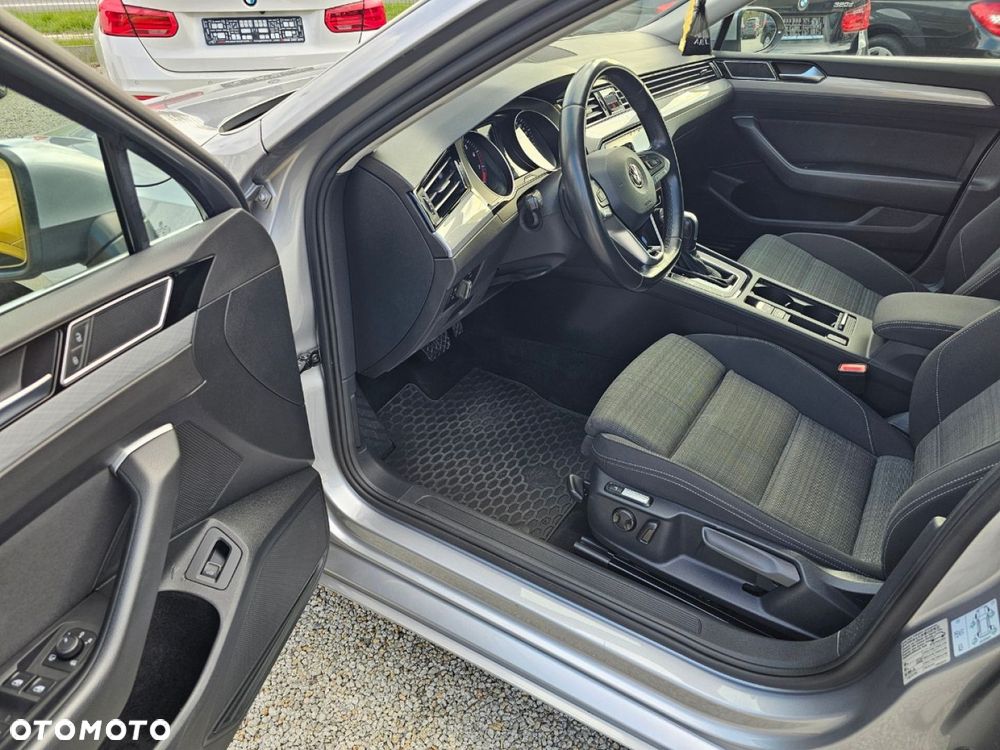Volkswagen Passat - 15