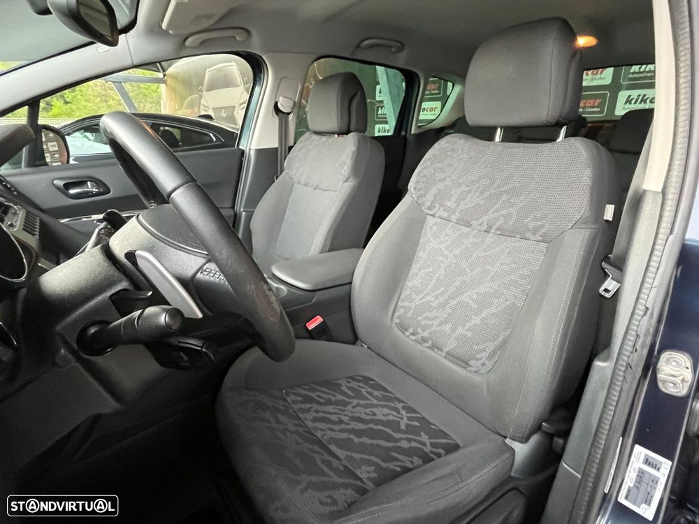 Peugeot 3008 1.6 e-HDi Allure CMP6 - 17