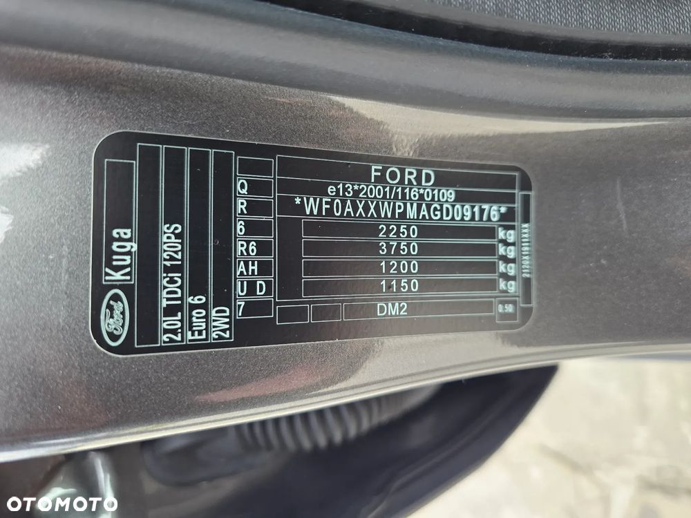 Ford Kuga 2.0 TDCi 2x4 Titanium - 40