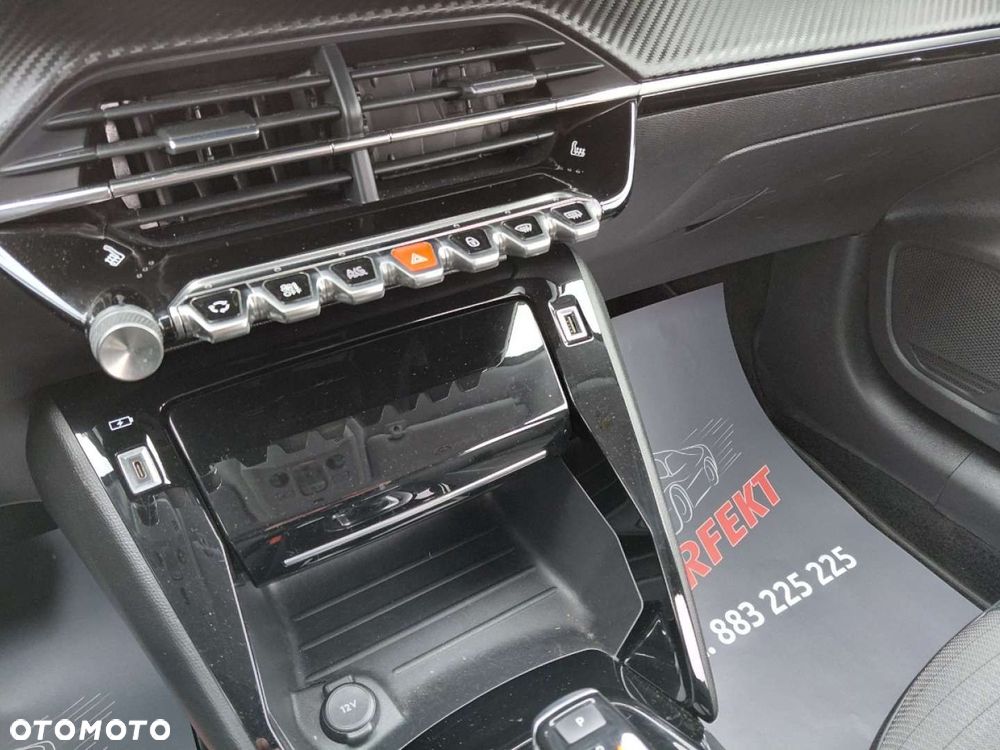 Peugeot 208 - 22