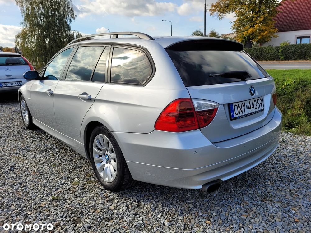 BMW Seria 3 318d DPF Touring Edition Lifestyle - 4