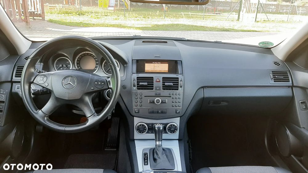 Mercedes-Benz Klasa C 180 T BlueEFFICIENCY 7G-TRONIC Avantgarde - 22