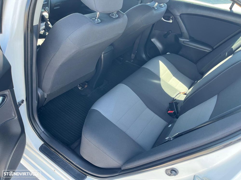 Toyota Avensis - 20